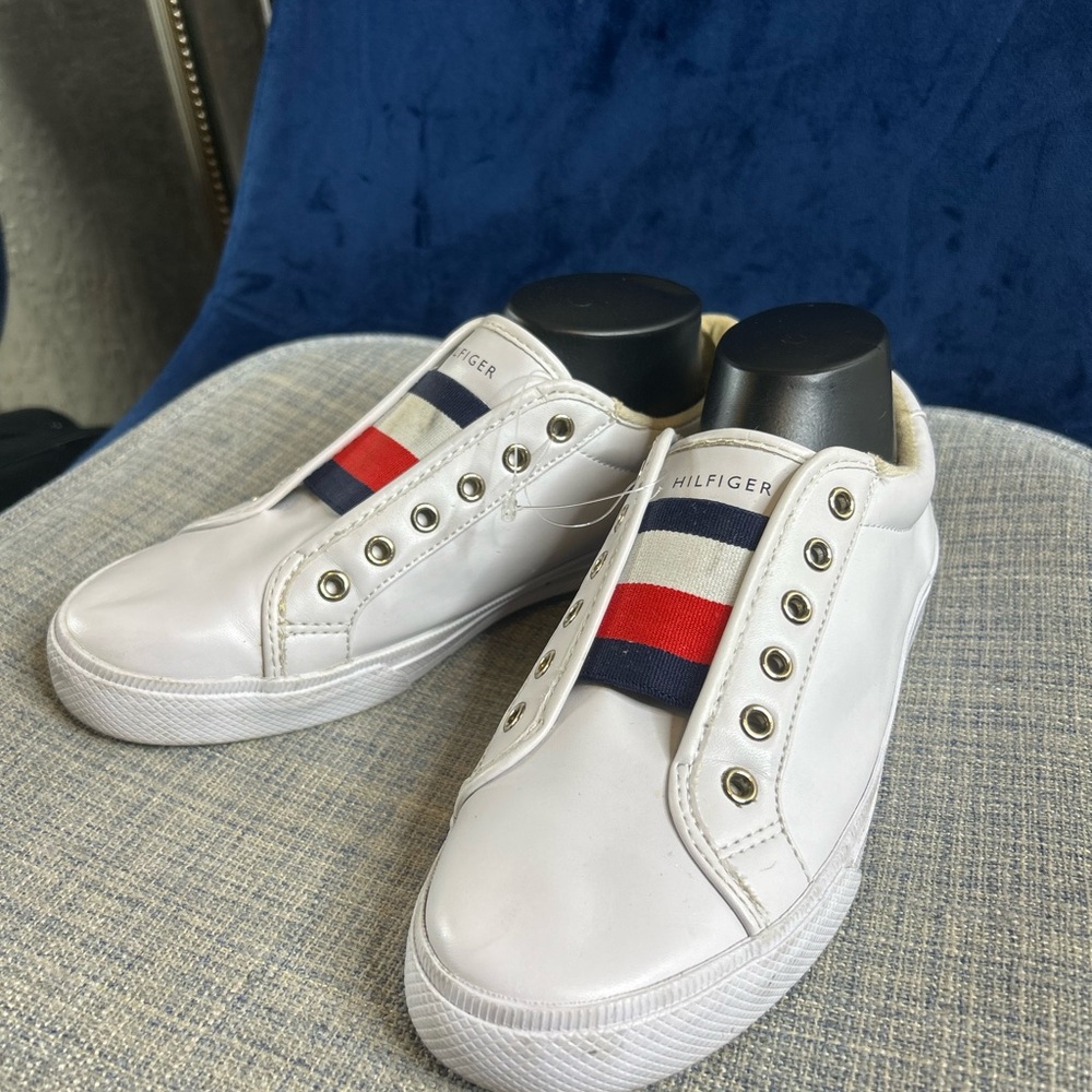 Tommy Hilfiger Kids White Sneakers with Stripe - Picture 2 of 9